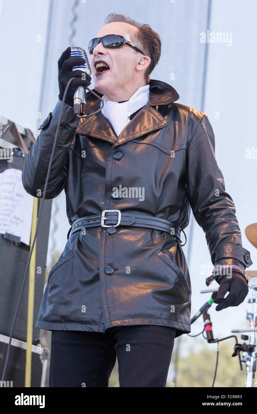 Chicago, Illinois, USA. 12 Sep, 2015. Chanteur DAVE VANIAN du malin, il se produit au cours de Riot Fest à Douglas Park à Chicago, Illinois © Daniel DeSlover/ZUMA/Alamy Fil Live News Banque D'Images