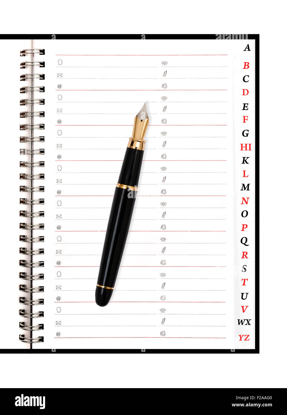 Annuaire téléphonique avec stylo plume isolé sur fond blanc Banque D'Images