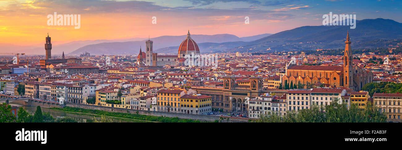 Panorama de Florence. Image panoramique de Florence, Italie au cours de beau coucher du soleil. Banque D'Images