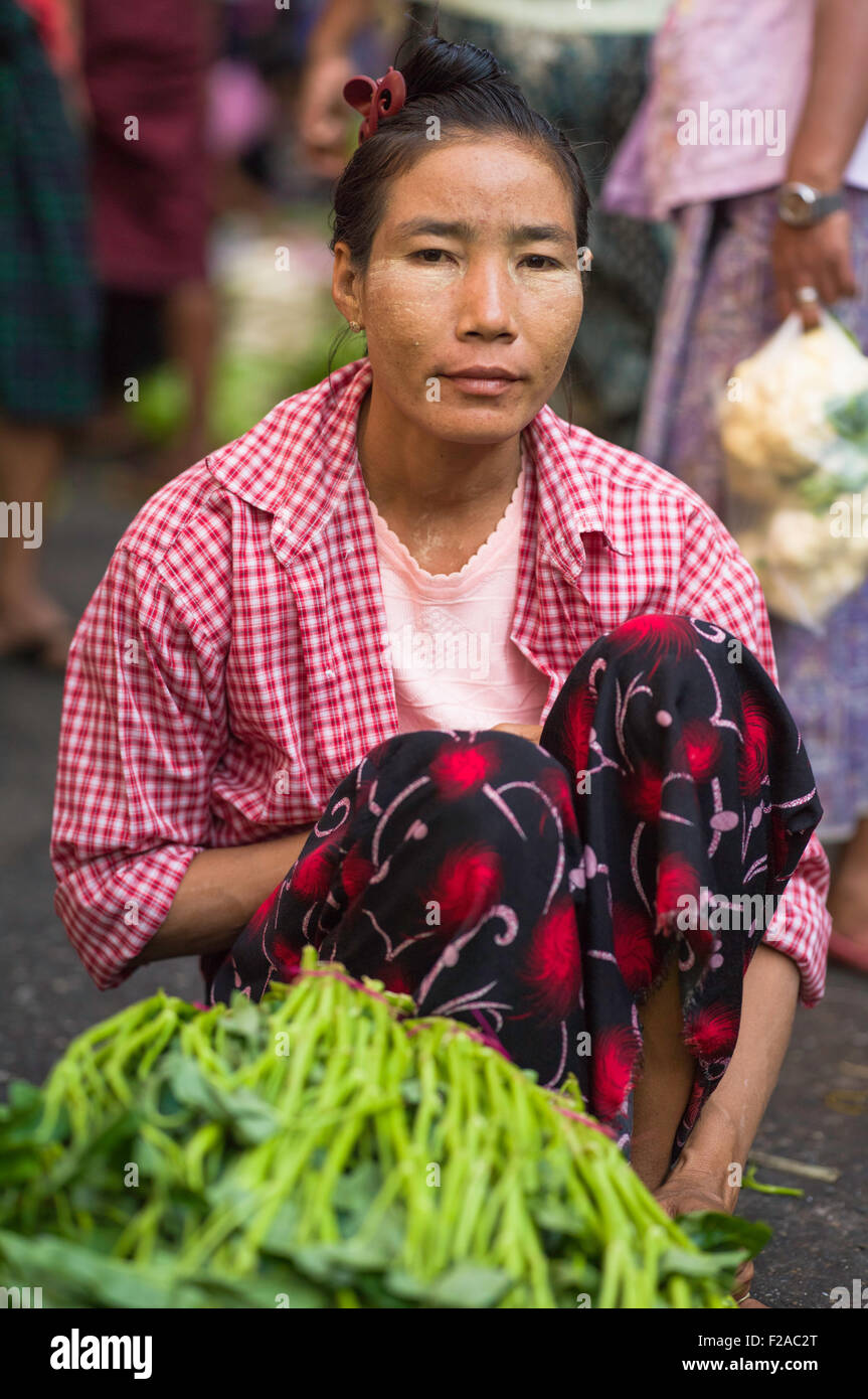 Portrait d'une femme - Yangon, Myanmar Banque D'Images