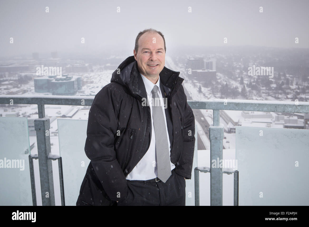 Chef de la direction de Cominar Michel Dallaire pose sur le dessus de l'édifice Jules Dallaire à Québec Banque D'Images