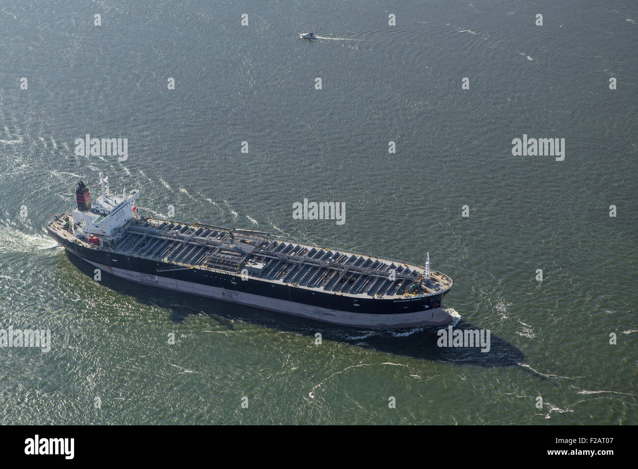 Le Stavanger Eagle Produits pétroliers citerne est représenté sur le fleuve Saint-Laurent près de Québec dans cette photo aérienne Banque D'Images