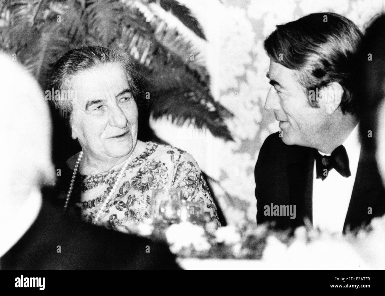 Golda Meir, Premier Ministre d'Israël dîne avec l'Acteur Gregory Peck, le 2 octobre 1969. Les industries du cinéma et de la télévision a parrainé le dîner donné en son honneur. CSU (2015   1649 11) Banque D'Images
