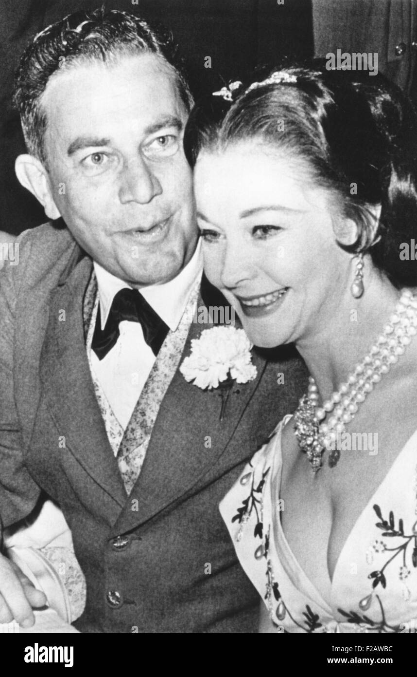 Vivien Leigh avec Gouverneur Ernest Vandiver lors d'une guerre civile Bal du centenaire à Atlanta, Géorgie. Le 9 mars 1961. Le 10 mars 1961, Leigh est allé(e) à une "Re-premier" de la guerre civile, film Autant en emporte le vent. CSU (2015   1434 11) Banque D'Images