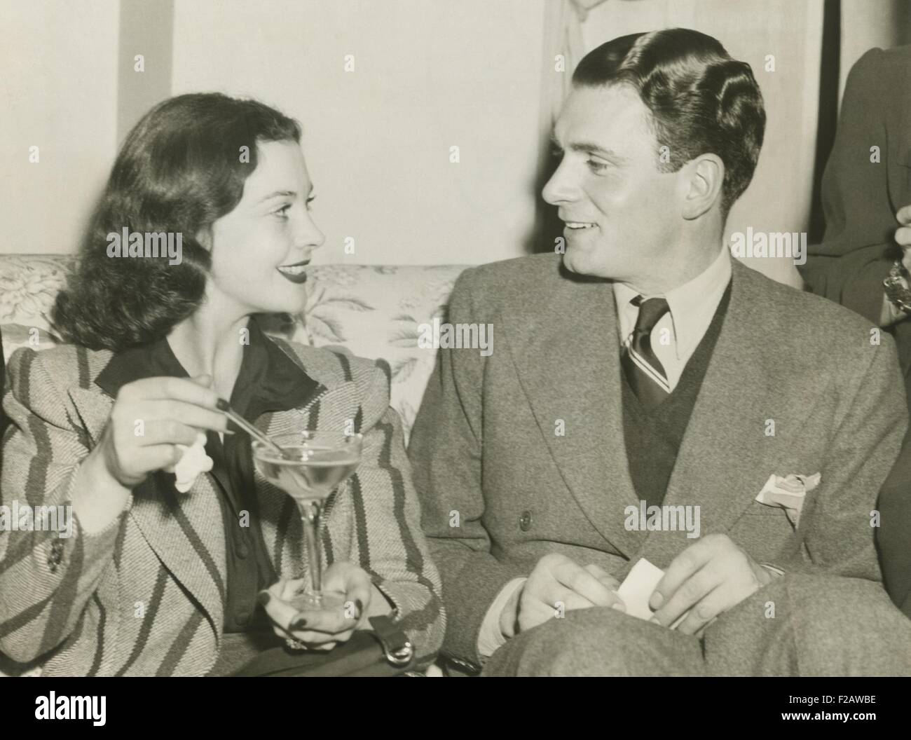 Vivien Leigh et Laurence Olivier à Atlanta, Géorgie, le 12 décembre 1939. Vivien Leigh était là pour la première mondiale de Autant en emporte le vent, le 15 décembre, au Théâtre de Lowe. Laurence Olivier et Leigh posé ensemble pour une photo rare. Au moment où ils vivaient ensemble mais n'ont finalement pas été séparées de leurs conjoints respectifs. CSU (2015   1433 11) Banque D'Images