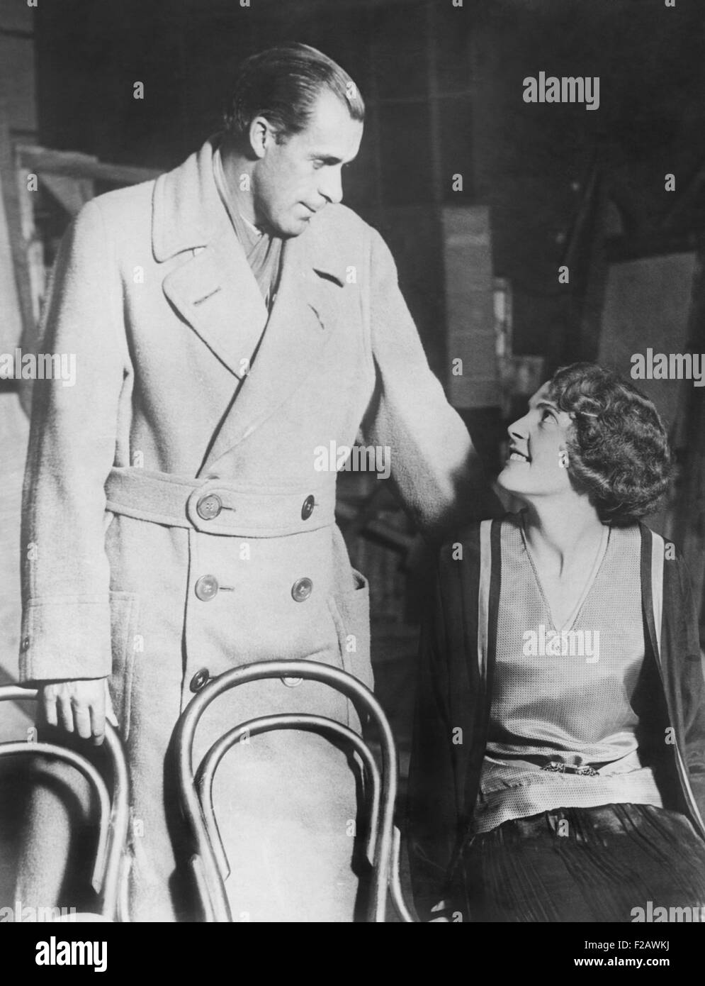 Bill Tilden à répéter avec son actrice principale, l'actrice Diana Beaumont. Londres, 8 octobre 1929. Tilden a joué le premier rôle dans l'être sage, au Prince's Theatre de Londres. Tilden a passé beaucoup de représentations théâtrales de financement des fonds qu'il a écrit, produit et joué dans. CSU (2015   1323 11) Banque D'Images