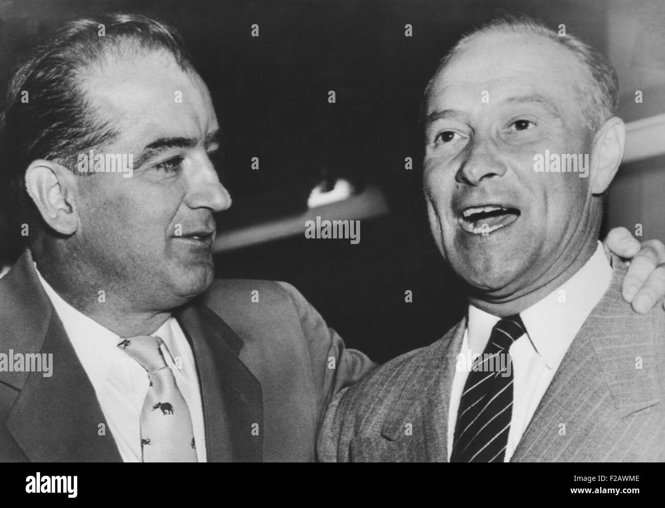 Le sénateur Joseph McCarthy campagne avec Sen. William Jenner de l'Indiana. 21 oct., 1952. Jenner, était un disciple de McCarthy et amère de la porte-parole des sénateurs de l'administration Truman. CSU (2015   1303 11) Banque D'Images
