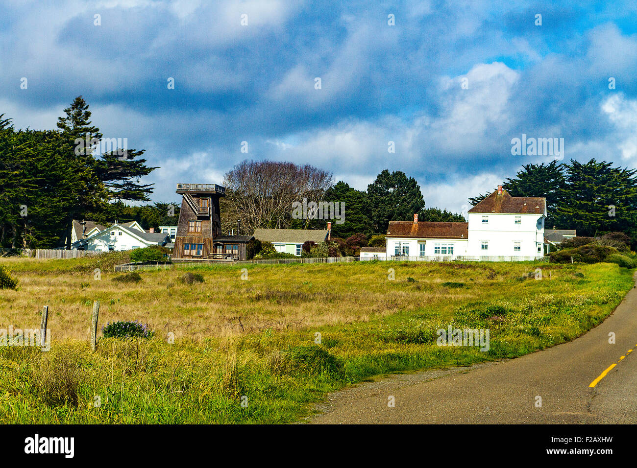 Une maison dans la ville de Mendocino en Californie, le long de la route 1 et de la Côte Nord Banque D'Images