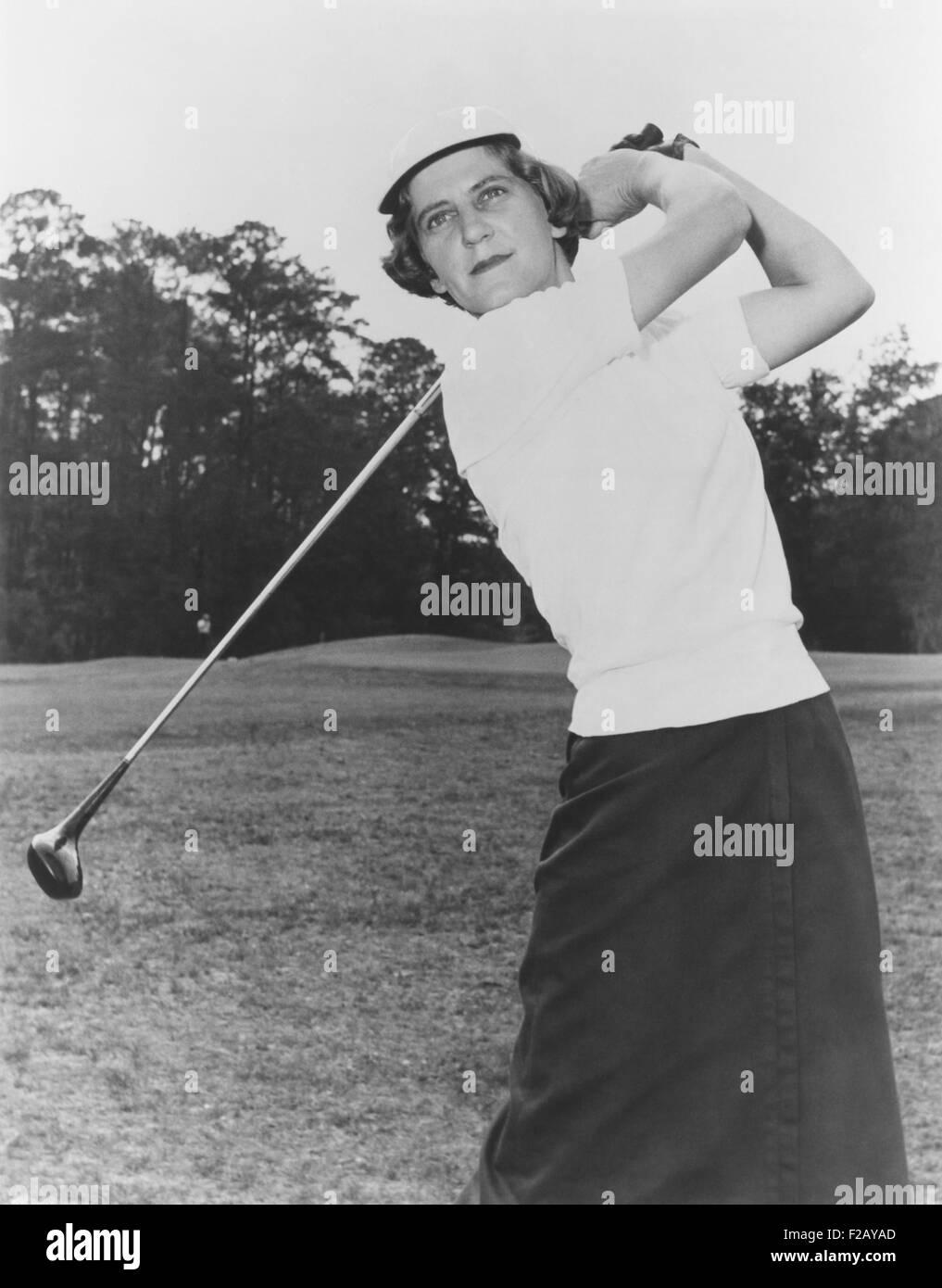 Mary Lena Faulk est un golfeur professionnel américain, ca. 1956. Elle a pris sa retraite après le pro tour en 1965 après avoir remporté 10 tournois. CSU (2015  9 815) Banque D'Images