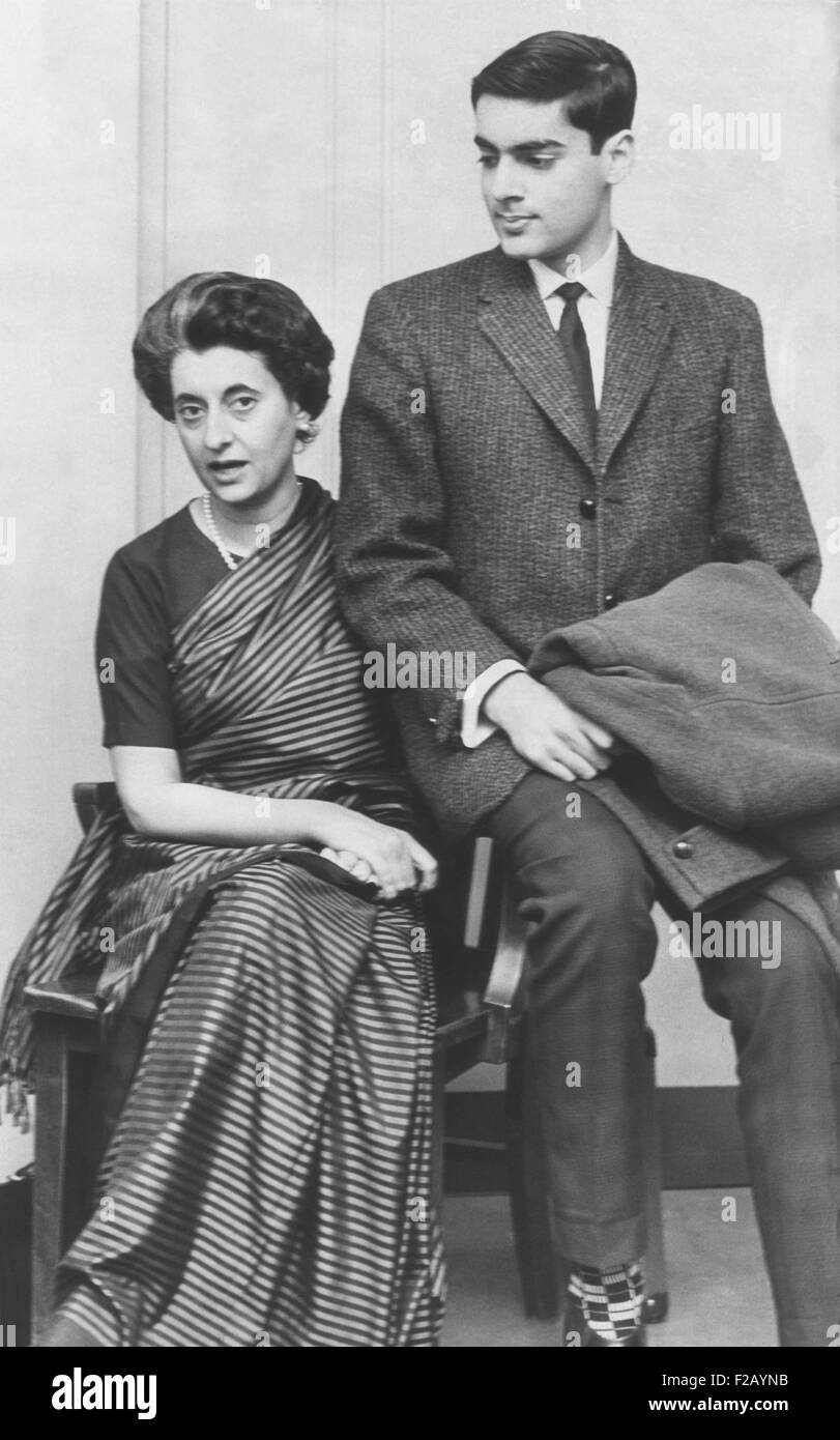 Indira Gandhi, fille de Nehru avec son fils Rajiv Gandhi, Avril, 1962. Les deux est devenu Premier Ministre de l'Inde et les deux ont été assassinés pendant leur mandat. Photo par Clayton