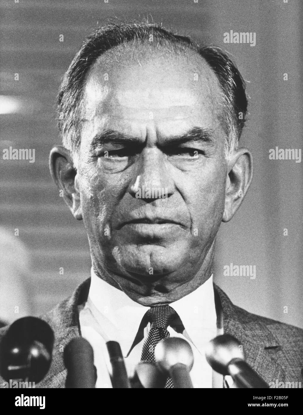 Le sénateur J. William Fulbright, le sénateur de l'Arkansas à long terme de cinq à partir de 1945-1974. La pensée indépendante le sénateur opposé maccarthysme Banque D'Images