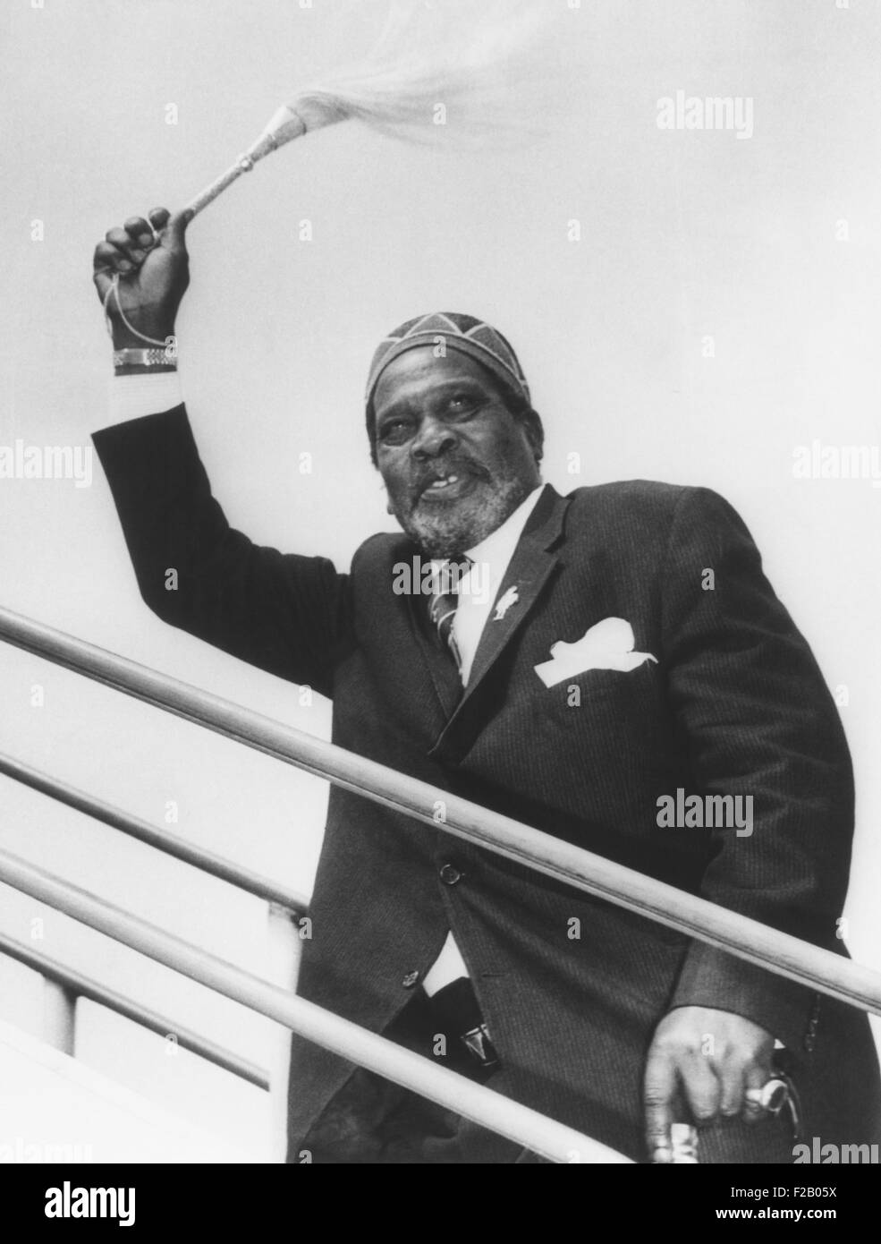 Jomo Kenyatta, Président du Kenya, a effectué un vol-fouet, une marque d'autorité dans la société Massaï. Au cours de sa règle, multi-ethnique Kenya déplacé vers un parti unique, l'Union nationale africaine du Kenya, et de domination par ses Kikuyus (Gikuyu) l'élite de la tribu. Bien qu'il soit le plus grand groupe ethnique au Kenya, elle représentait moins de 25  % de la population. CSU (2015  9 688) Banque D'Images
