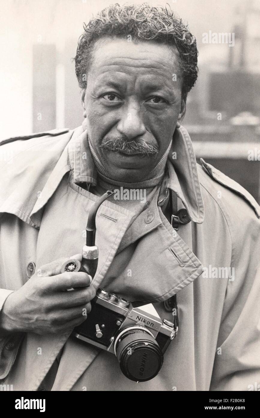 Gordon Parks Jr., maître photographe afro-américain en 1968. Photo a été  prise lors de la création d'une présentation de télévision CBS, hébergée  par Harry Reasoner, LES ARMES DE GORDON PARKS. CSU (2015