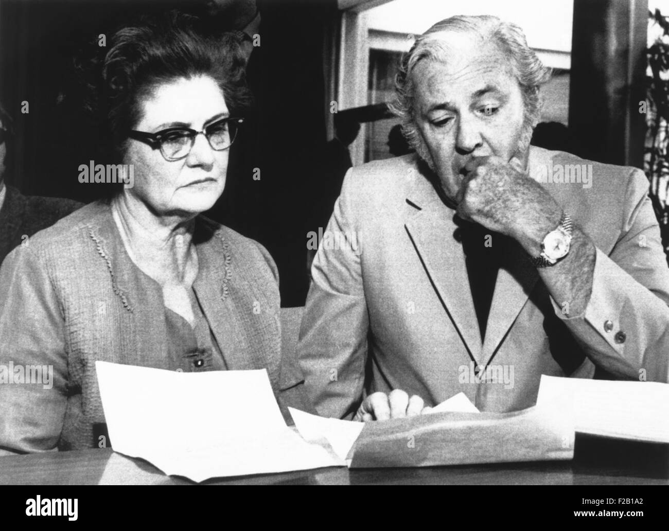 Winnie Ruth Judd, Phoenix Trunk meurtrière des années 1930, et son procureur, Melvin Belli. Le 8 août 1969. Elle s'est échappée d'un hôpital psychiatrique de l'Arizona en 1963 et a travaillé dans la région de San Francisco en tant qu'aide ménagère sous le nom de Marian Lane. Maggie Smith, joué un Judd comme servante fidèle maman, un film britannique de 2005 basée sur l'histoire de Judd. CSU (2015  8 633) Banque D'Images