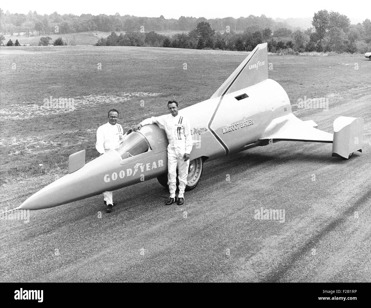 Drag Racer 3 Walter Arfons Wingfoot, avec l 'Express' en 1964. Walt a été marginalisée par maladie, et son partenaire Tom Green conduit 'Wingfoot' à 413 mph pour briser la Craig Breedlove land speed record, le 6 octobre 1964. Trois jours plus tard, le frère de Walt et rival, Art Arfons a brisé ce dossier. Les huit jours plus tard, Craig Breedlove dépassé dans son 'esprit d'Amérique Sonic 1'. CSU (2015  7 421) Banque D'Images
