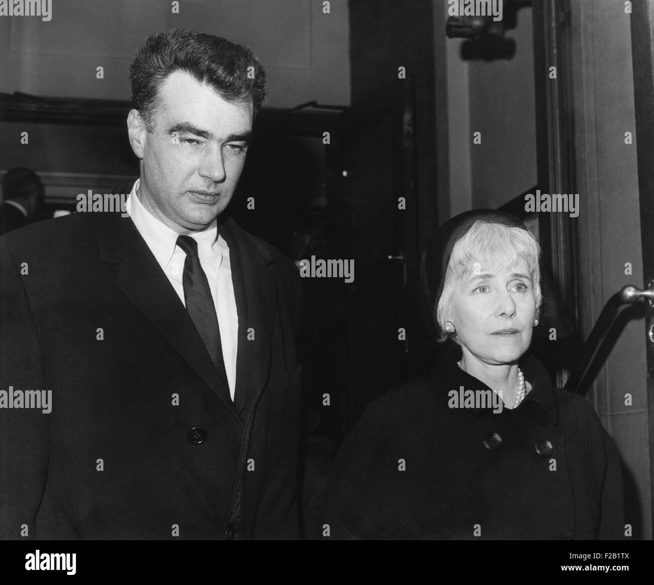 Clare Booth Luce assiste à un service commémoratif pour mari, Henry Luce avec son beau-fils, Henry Luce III. Le 3 mars 1967. Madison Avenue Presbyterian Church, New York City. Henry Luce, fondateur de temps, Inc., a construit un empire d'édition américaine de 1920 à 1960. CSU (2015  8 590) Banque D'Images