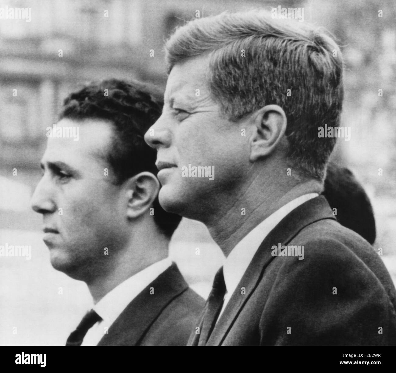 Le premier ministre algérien Ahmed Ben Bella est accueilli à la Maison Blanche par le président John Kennedy. Le 15 octobre, 1962. Le leader algérien devrait remercier pour JFK appelant à l'indépendance de l'Algérie en 1957. CSU (2015  7 317) Banque D'Images