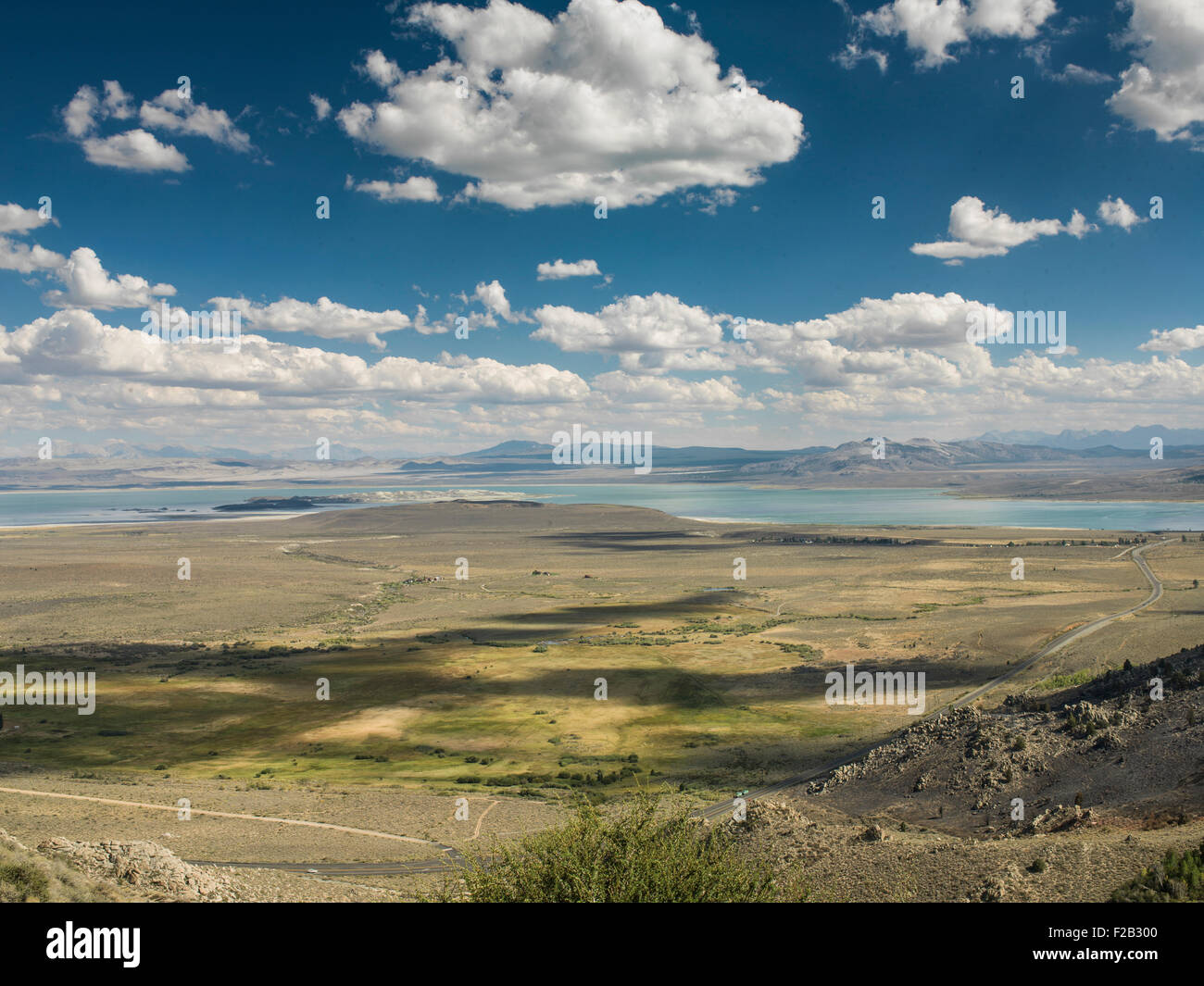 Vue panoramique vue sur lac Mono, Mono County, Californie, USA Banque D'Images