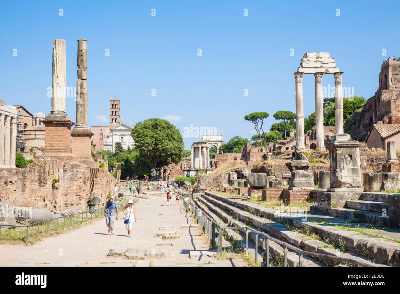 La recherche du Forum Romain de la Via Sacra vers le Temple de Castor et Pollux Rome Italie Roma Lazio Italie Europe de l'UE Banque D'Images