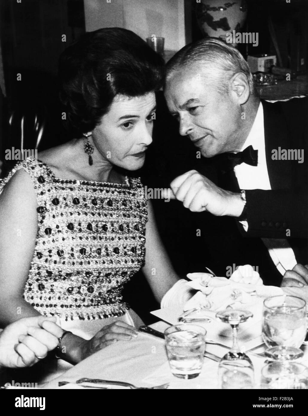 Le sous secrétaire à la défense, Paul Nitze avec Lady Doyen, épouse de l'ambassadeur britannique. Ils sont à un dîner donné par l'ambassadeur du Danemark et Mme Torben Ronne. Le 12 décembre 1967. - (CSU 2015 6 187) Banque D'Images