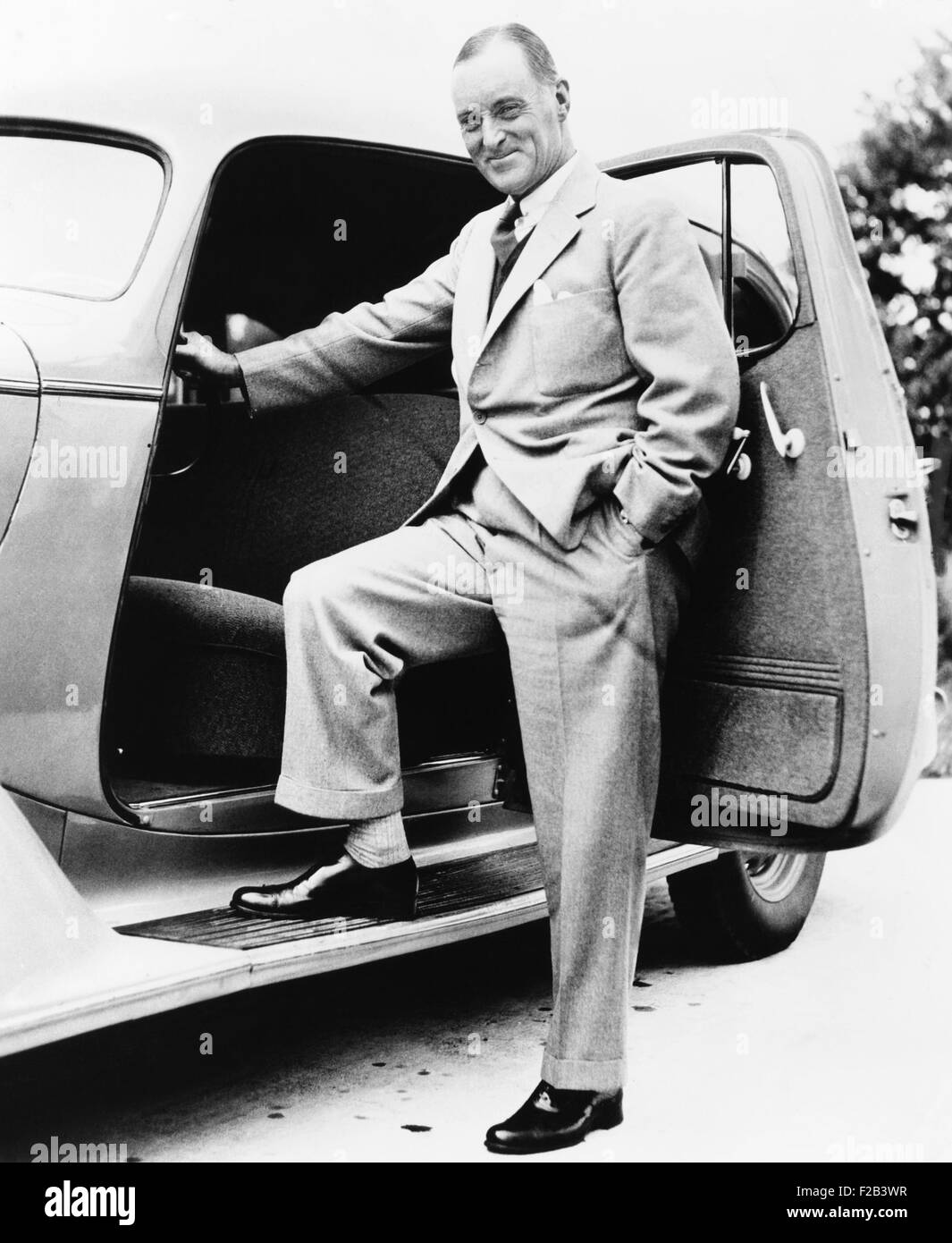 Sir Malcolm Campbell. Il a été fait chevalier par le roi George V en 1931 après avoir établi un record de vitesse de 245,736 mph à Daytona, en Floride. - (CSU 2015 5 22) Banque D'Images