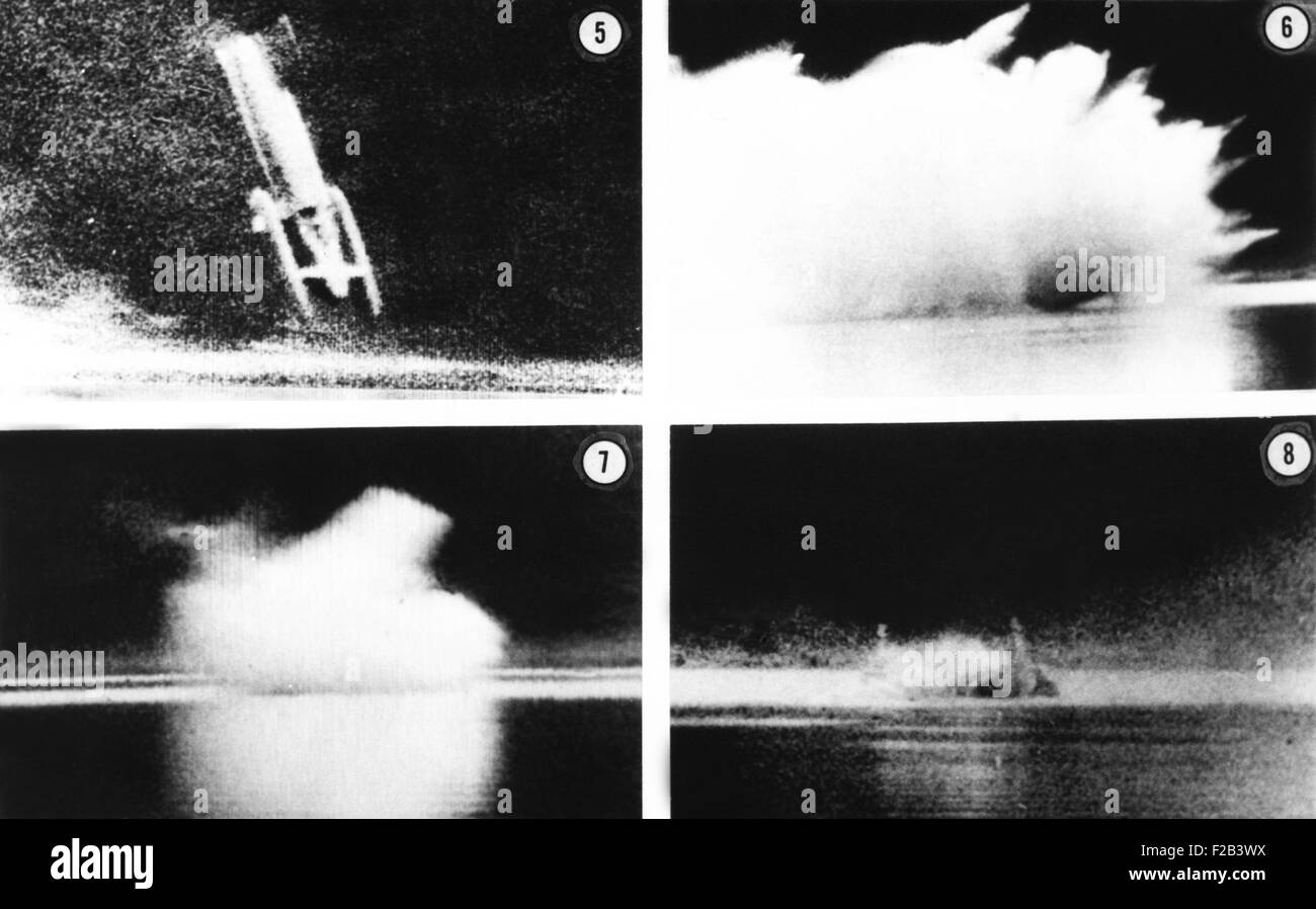 Donald Campbell a été tué son avion propulsé par bateau, Bluebird K7, sur le lac de Coniston. Le 4 janvier 1967. Campbell est mort sanglé dans le cockpit de son bateau en forme de balle lorsqu'il somersaulted 60 pieds en l'air à plus de 300 mph. 1. Bluebird K7 commence à quitter la surface de l'eau. 2. Le bateau part de l'eau à angle prononcé comme jet avion au décollage. 3. Craft atteint près de la position verticale. 4. Bluebird twists et commence à plonger vers le bas. - (CSU_2015_5_19) Banque D'Images