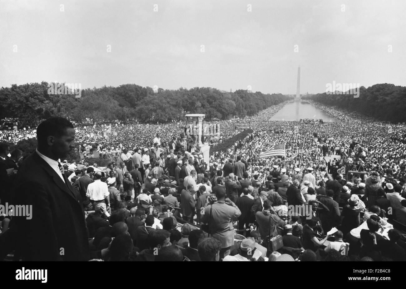 Vu de l'énorme foule le Lincoln Memorial pendant la Marche sur Washington, le 28 août 1963. Environ 250 000 personnes ont participé à la marche. - BSLOC  2015 (1 98) Banque D'Images