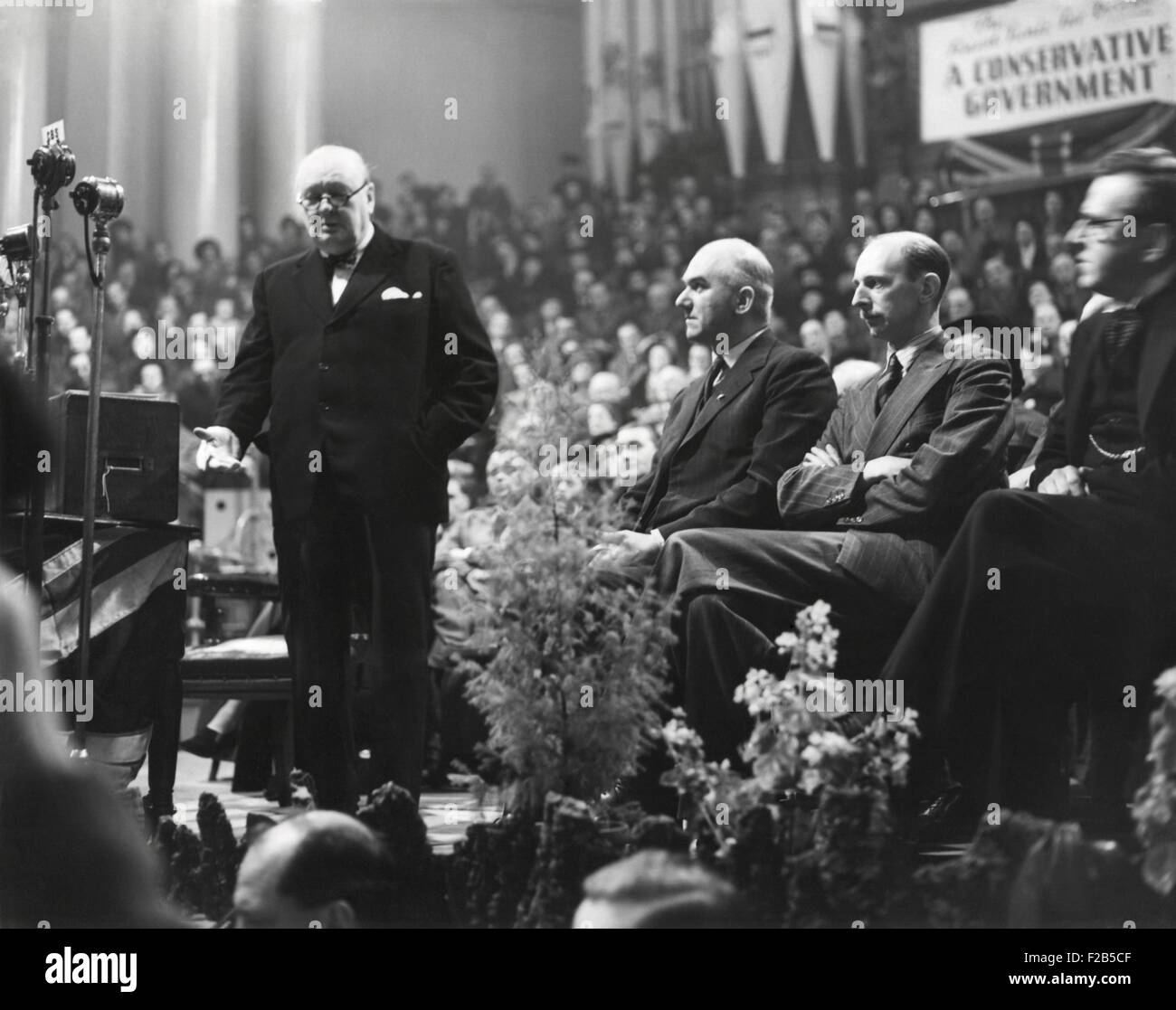 L'ancien Premier ministre britannique Winston Churchill, l'ouverture de campagne électorale générale à Leeds, le 5 février 1950. Le chef du Parti conservateur Banque D'Images