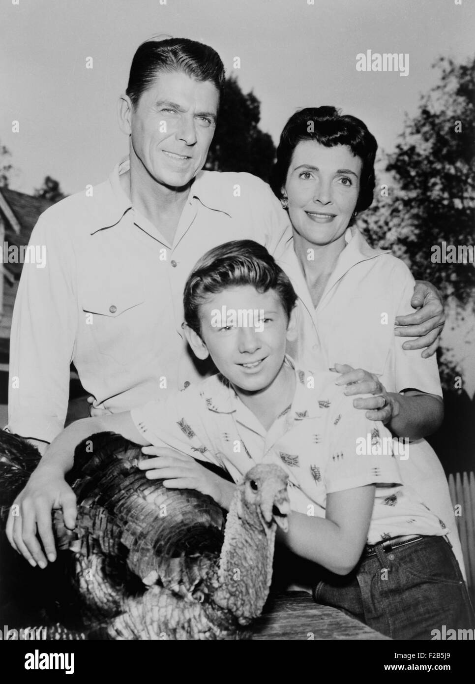 Nancy Davis, Ronald Reagan, Tommy Nolan et vivre une Turquie posent pour G.E. Publicité Théâtre photo. 1958. - BSLOC  2014 (17 104) Banque D'Images