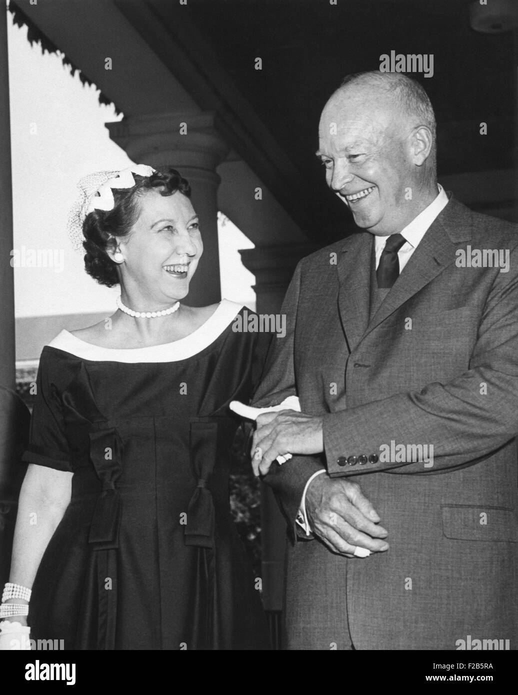 Le président Dwight Eisenhower, Mamie et la Première Dame. 30 août 1957. - BSLOC  2014 (16 83) Banque D'Images