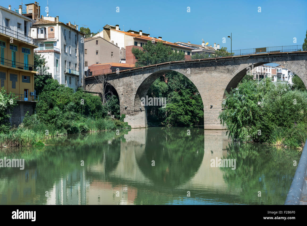 La rivière Llobregat, pont gothique, Sallent. Banque D'Images