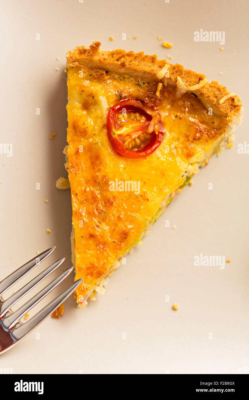 Tranche de la quiche lorraine - cuisine française Banque D'Images