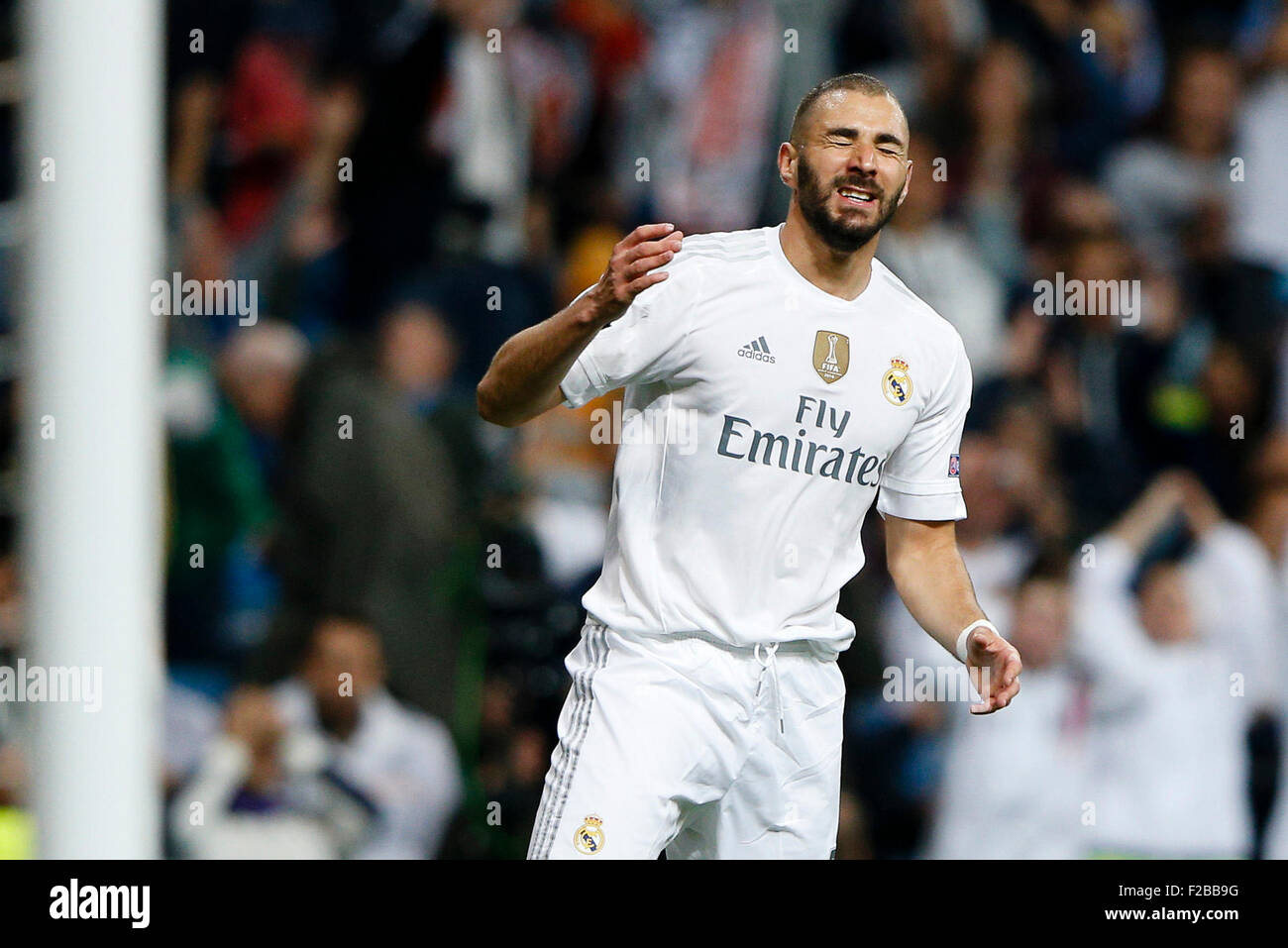 Madrid, Espagne. 15 Sep, 2015. Shajtar du FK Donetsk Andriy Pyatov Karim Benzema du Real Madrid fête son but pendant le match de la Ligue des Champions entre le Real Madrid et Shajtar Donetsk au Santiago Bernabeu à Madrid, Espagne, le 15 septembre 2015. Credit : Action Plus Sport/Alamy Live News Banque D'Images