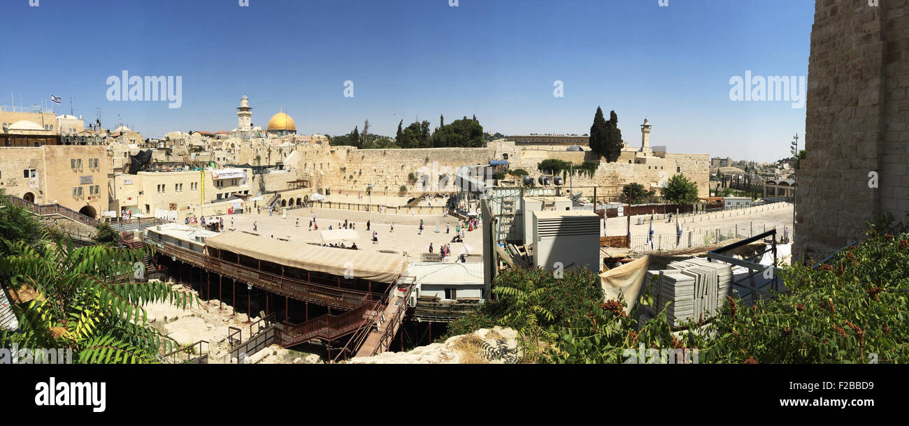 Israël, Terre Sainte, pèlerinage : vue panoramique sur la vieille ville de Jérusalem avec les anciens murs, mont du Temple, le Mur occidental et le dôme du Rocher Banque D'Images