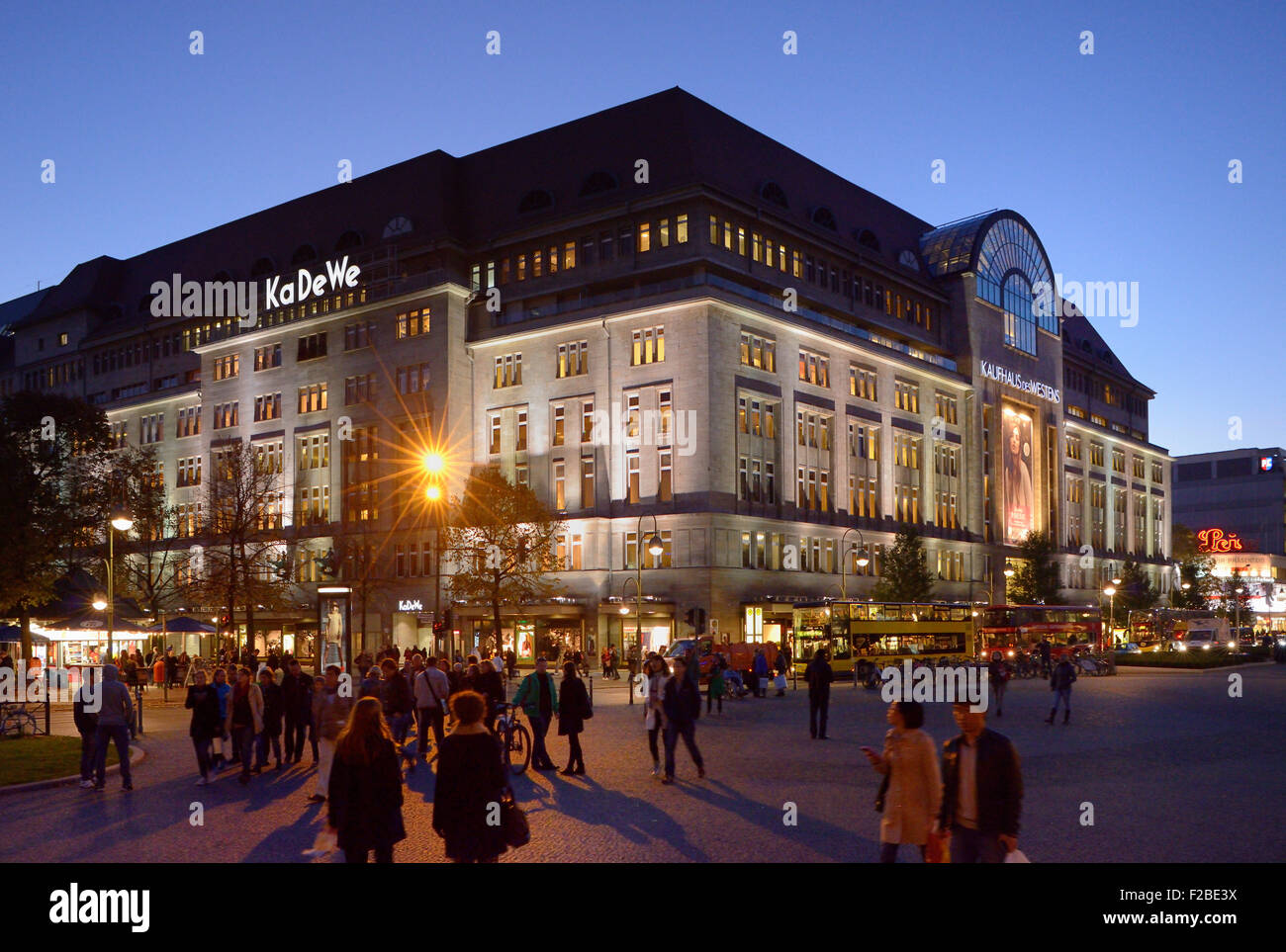 KaDeWe Kaufhaus des Westens. Suis Wittenbergplatz, Tauentzienstrasse, Berlin Schöneberg, Berlin, Deutschland, Europa. - Ab Banque D'Images