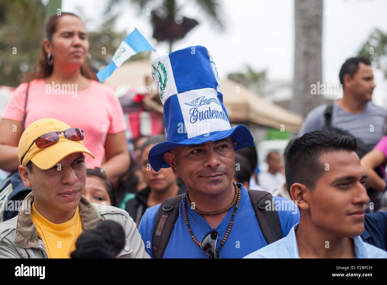 Guatemala City, Guatemala. 15 Sep, 2015. Les résidents assister à la parade commémorant le 194e anniversaire de l'indépendance, dans la ville de Guatemala, capitale du Guatemala, le 15 septembre 2015. Crédit : Luis Echeverria/Xinhua/Alamy Live News Banque D'Images