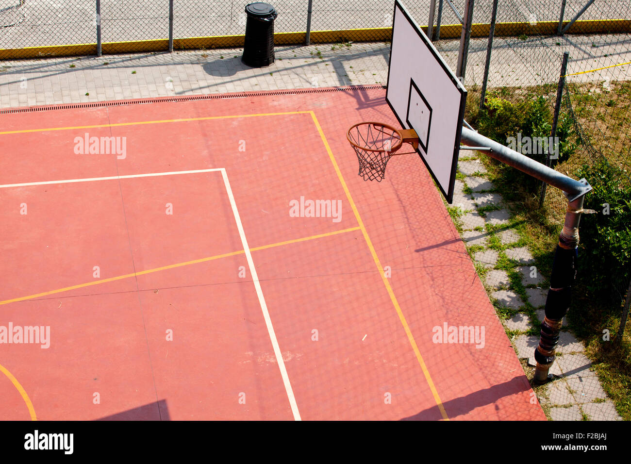 Photo de tennis et basket jeux pour enfants Banque D'Images