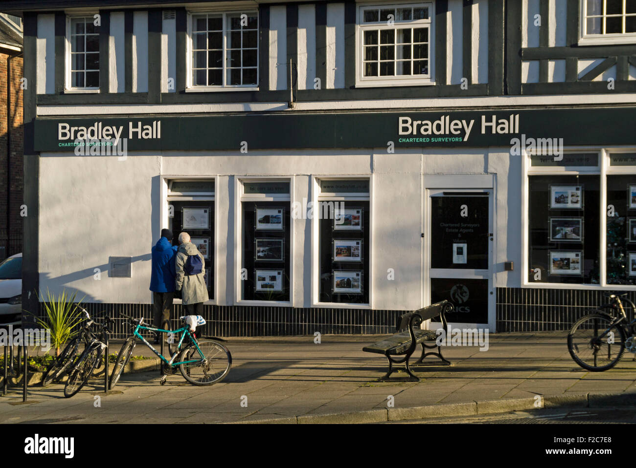 Bradley Hall Estate Agents bureaux, Durham, England, UK Banque D'Images