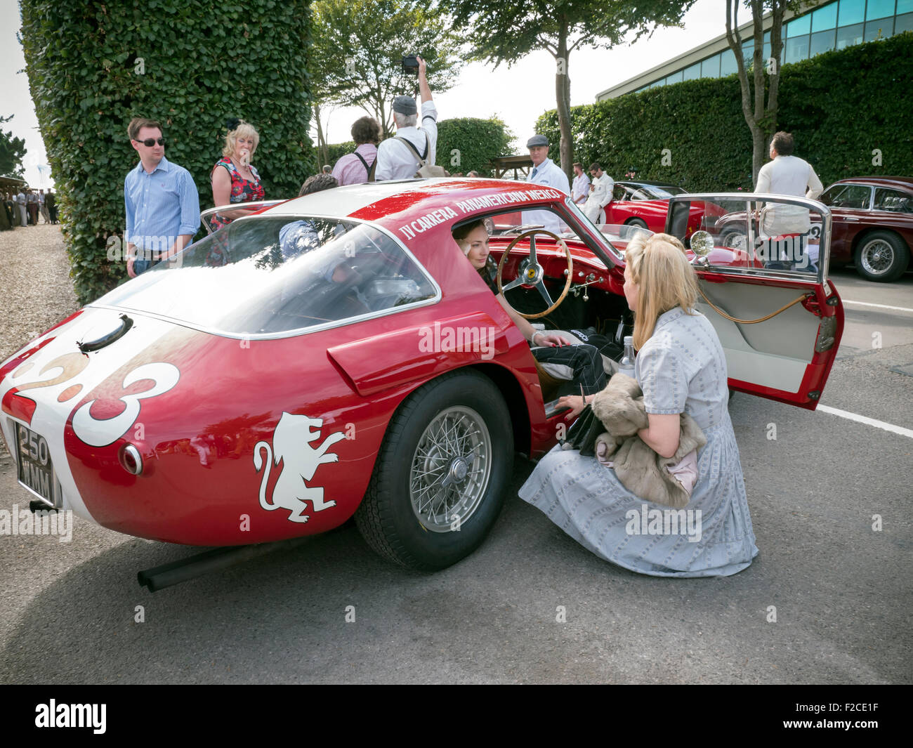 Goodwood Revival 2015. Ferrari dans le Levant Tasse zone d'attente d'avant départ Banque D'Images