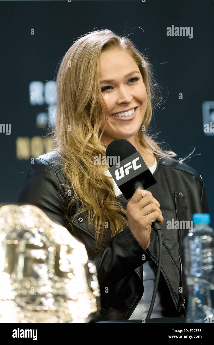 Melbourne, Australie. Le 16 septembre 2015. L'UFC champion poids coq Ronda Rousey parle lors d'une conférence de presse à venir de l'UFC 193 qui aura lieu à l'Etihad Stadium de Melbourne, en Australie sur le 15 novembre 2015. UFC 193 avec un titre va se battre avec les combattants de sexe féminin et est réglée sur le plus grand auditoire de l'histoire du sport avec une participation de 70 000. Credit : Cal Sport Media/Alamy Live News Banque D'Images