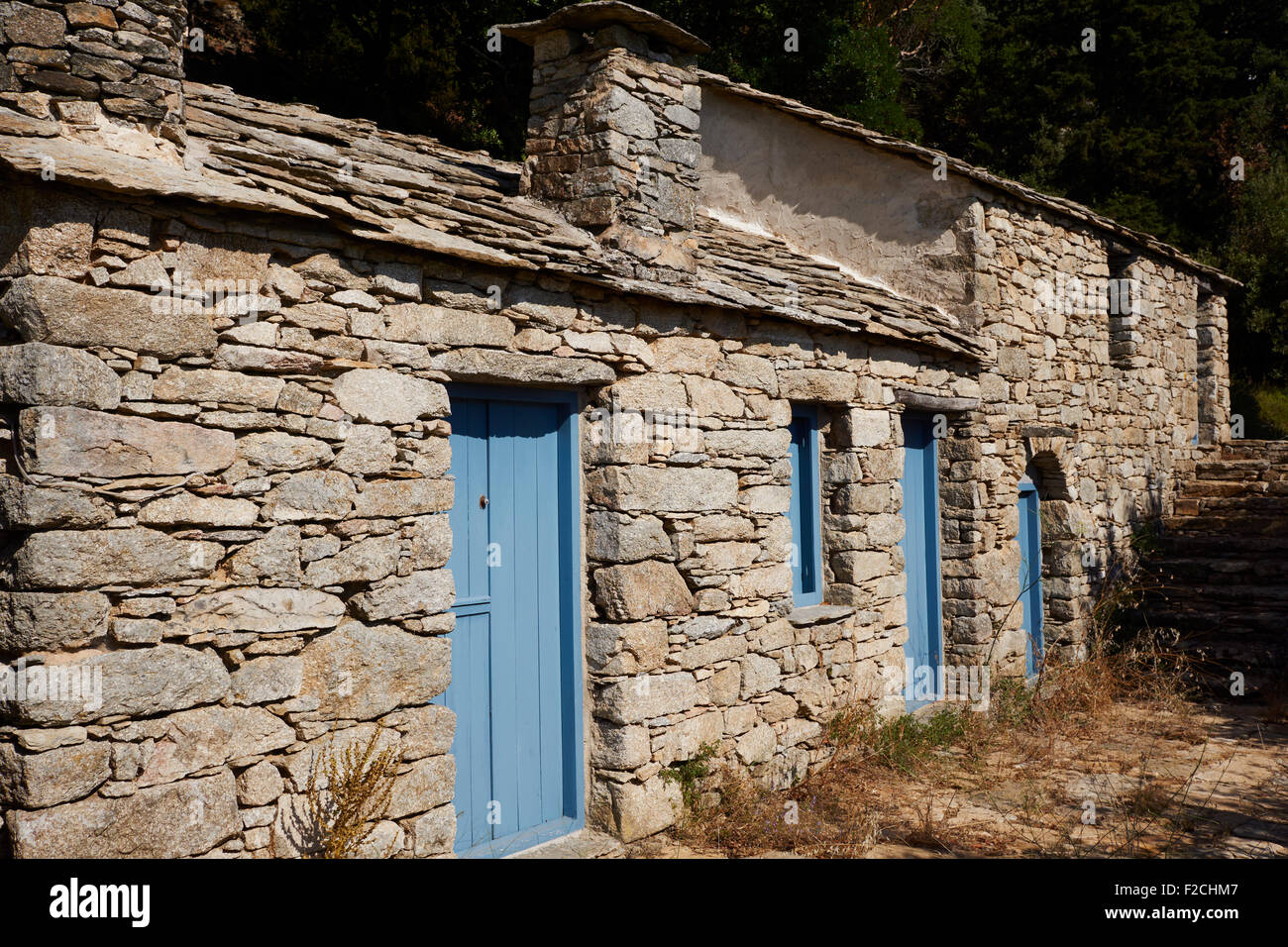 , Vrakades Ikaria, Grèce. La maison où Mikis Theodorakis a vécu lorsqu'il a été exilé sur l'île. Maintenant c'est un musée. Banque D'Images