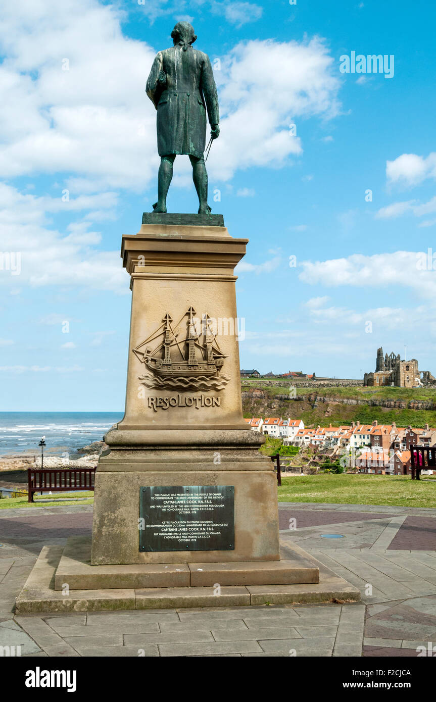Captain Cook memorial et statue, West Cliff, Whitby, Yorkshire, Angleterre, Royaume-Uni Banque D'Images