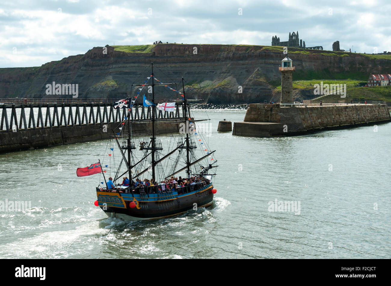 Le Bark Endeavour, une réplique du navire du capitaine Cook de 1768. Port de Whitby, Whitby, Yorkshire, Angleterre, Royaume-Uni Banque D'Images