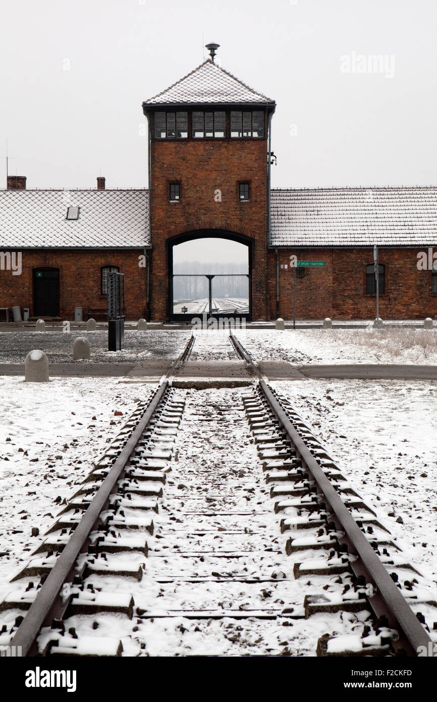 Ancien Camp De Concentration Auschwitz Birkenau Entree Oswiecim Pologne Le 1e Anniversaire Jour De La Liberation Photo Stock Alamy