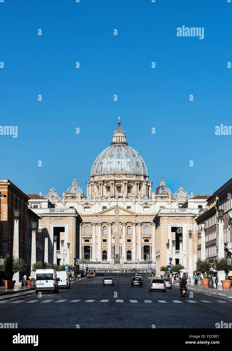 La Basilique St Pierre vu de la Via della Conciliazione, Rome, Italie Banque D'Images