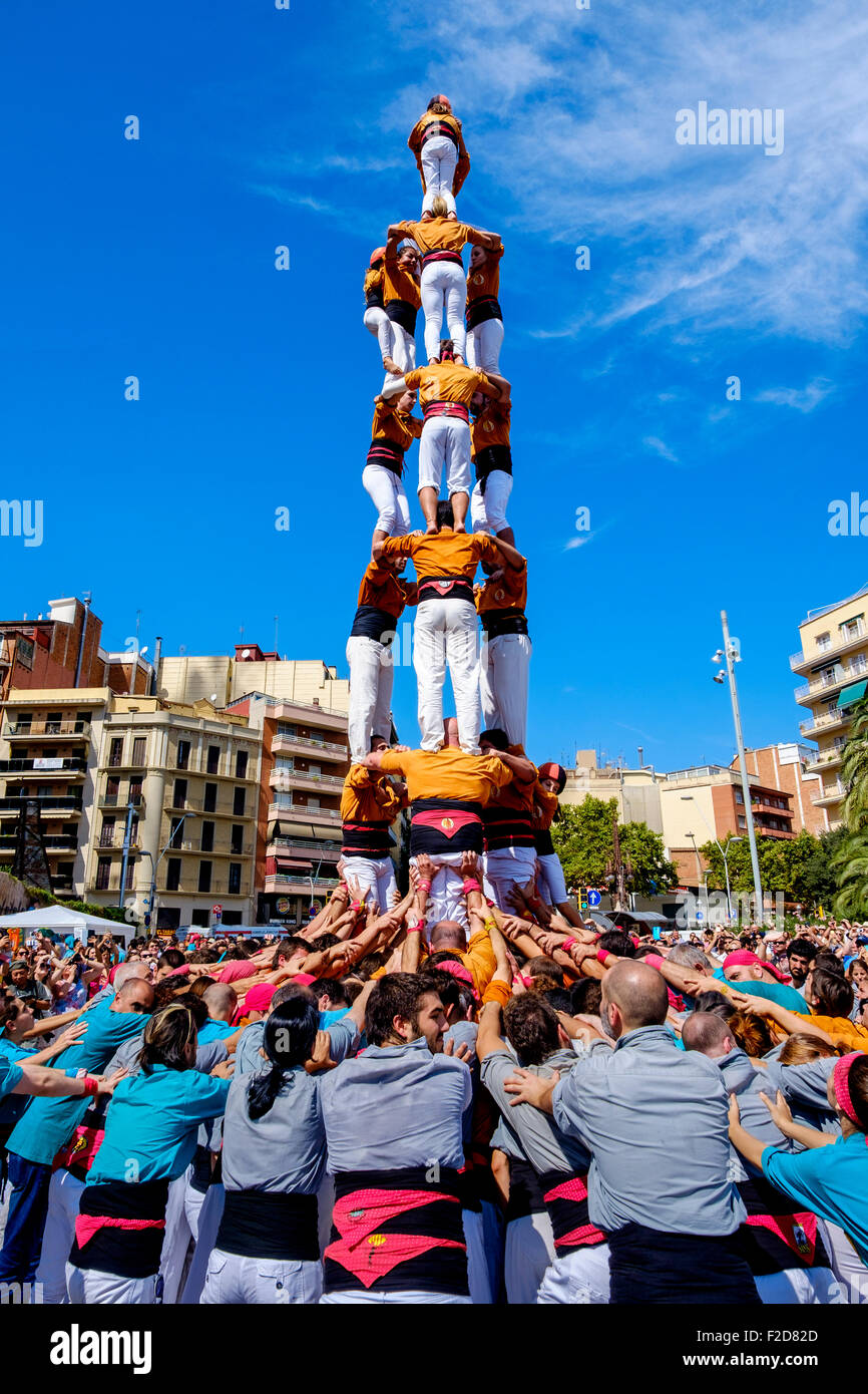 Castellers building tours humaines à la Sagrada Família, Barcelone, Catalogne, Espagne Banque D'Images