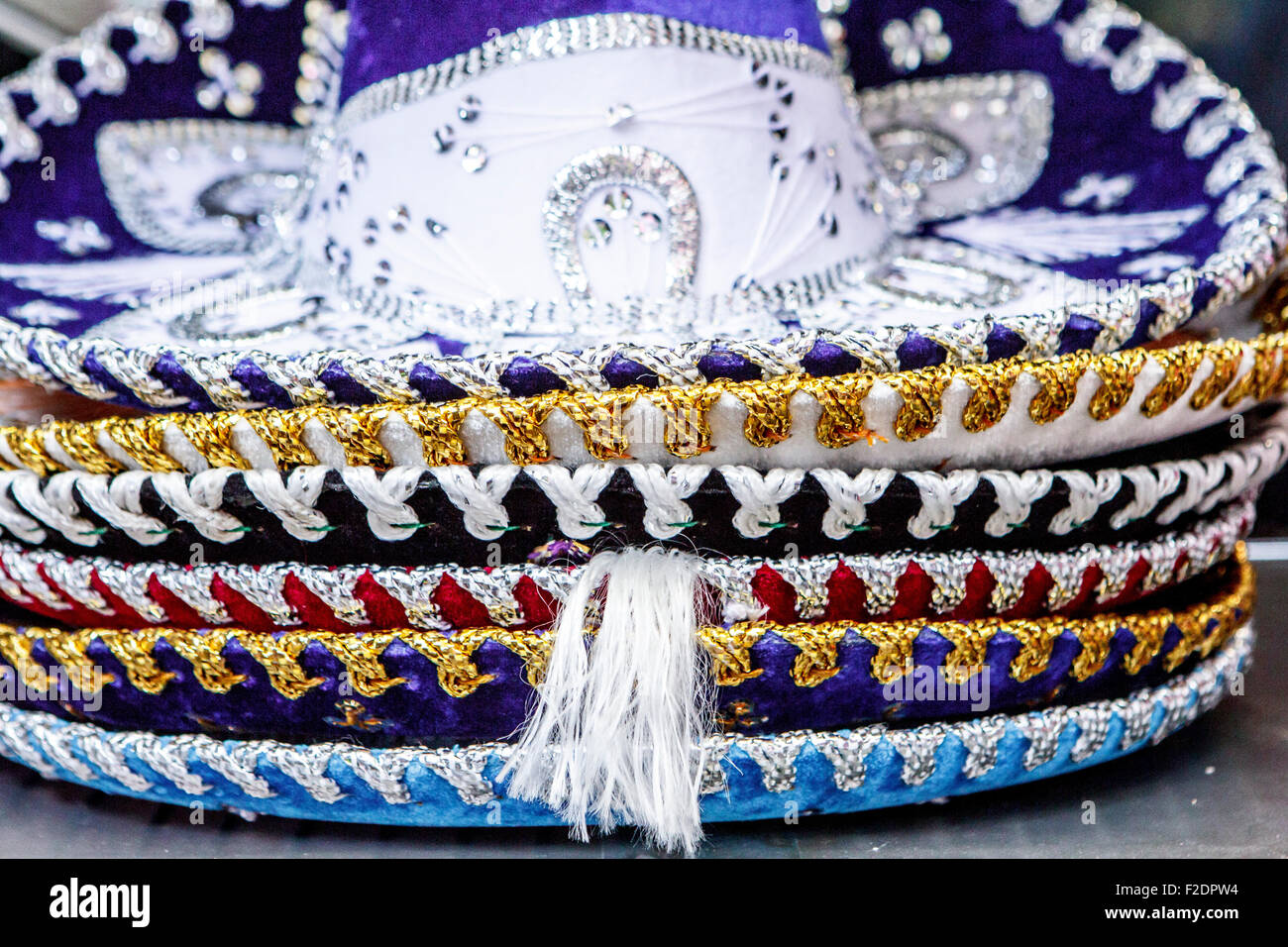 Stack of sombreros Banque de photographies et d'images à haute résolution -  Alamy