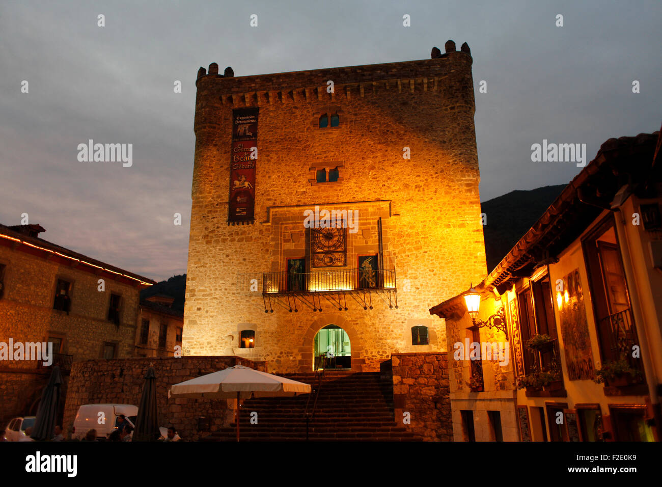 Torre del Infantado (15e siècle a.c.), le conseil de ville de Potes, Santander, Cantabria, Espagne. Banque D'Images