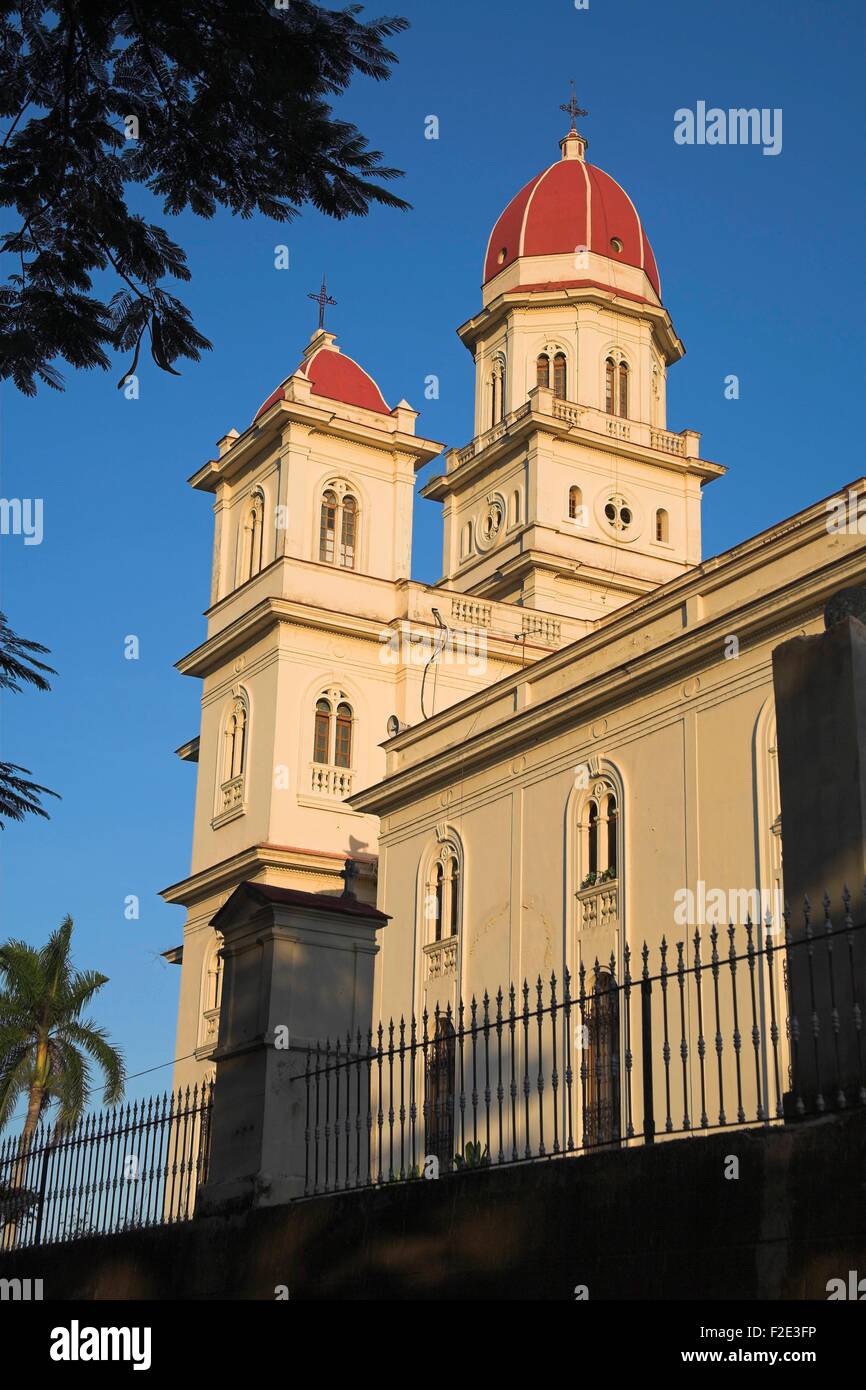 Église de la Vierge de la charité du cuivre, Iglesia Virgen de la Caridad del Cobre, El Cobre, près de Santiago de Cuba, Cuba Ref : B362__0344 106179 Date : 15.10.2007 CRÉDIT OBLIGATOIRE : Photos du Monde/sem - Allemand Banque D'Images