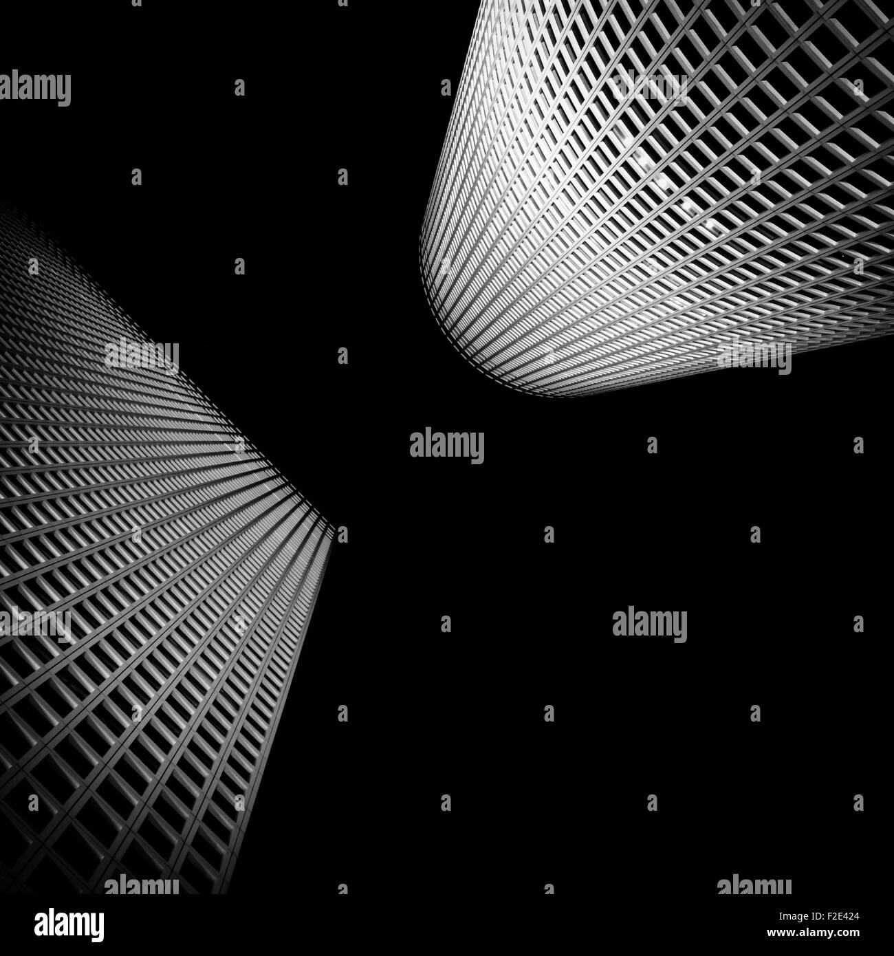 Vue vers le haut des tours Azrieli Center de gratte-ciel à Tel Aviv, Israël Banque D'Images